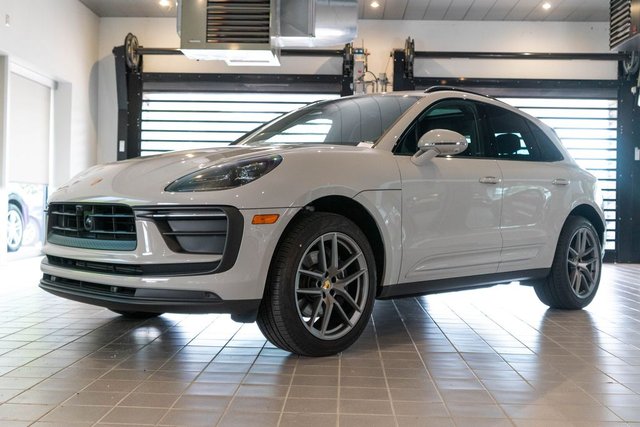 2025 Porsche Macan Premium