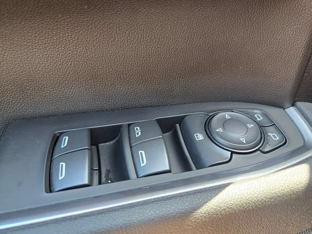Used 2025 Sterling Metallic GMC Elevation image 35