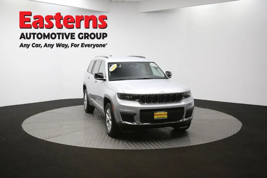 Used 2023 Silver Jeep Limited image 52