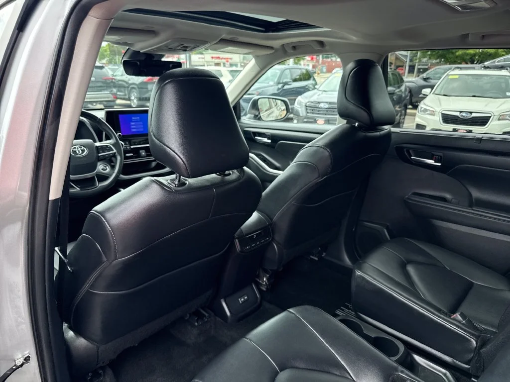 Used 2025 Silver Toyota XLE image 38