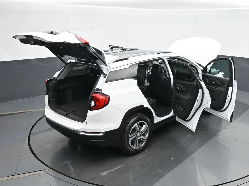 Used 2021 White GMC SLT image 39