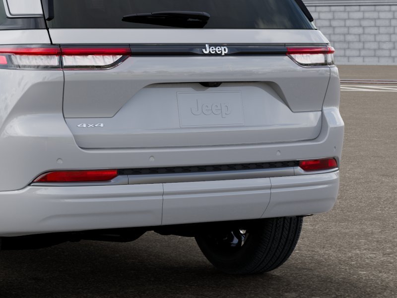 New 2026 Bright White Clear-Coat Exterior Paint Jeep Limited Reserve 4x4 image 13