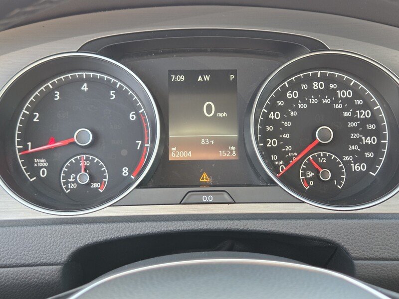 Used 2015 Gray Volkswagen TSI S 4-Door image 27
