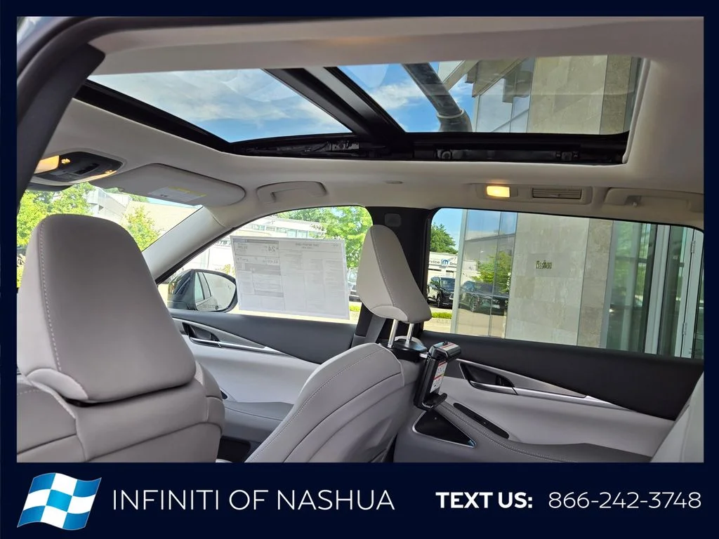 New 2027 DEEP EMERALD INFINITI Luxe AWD image 11