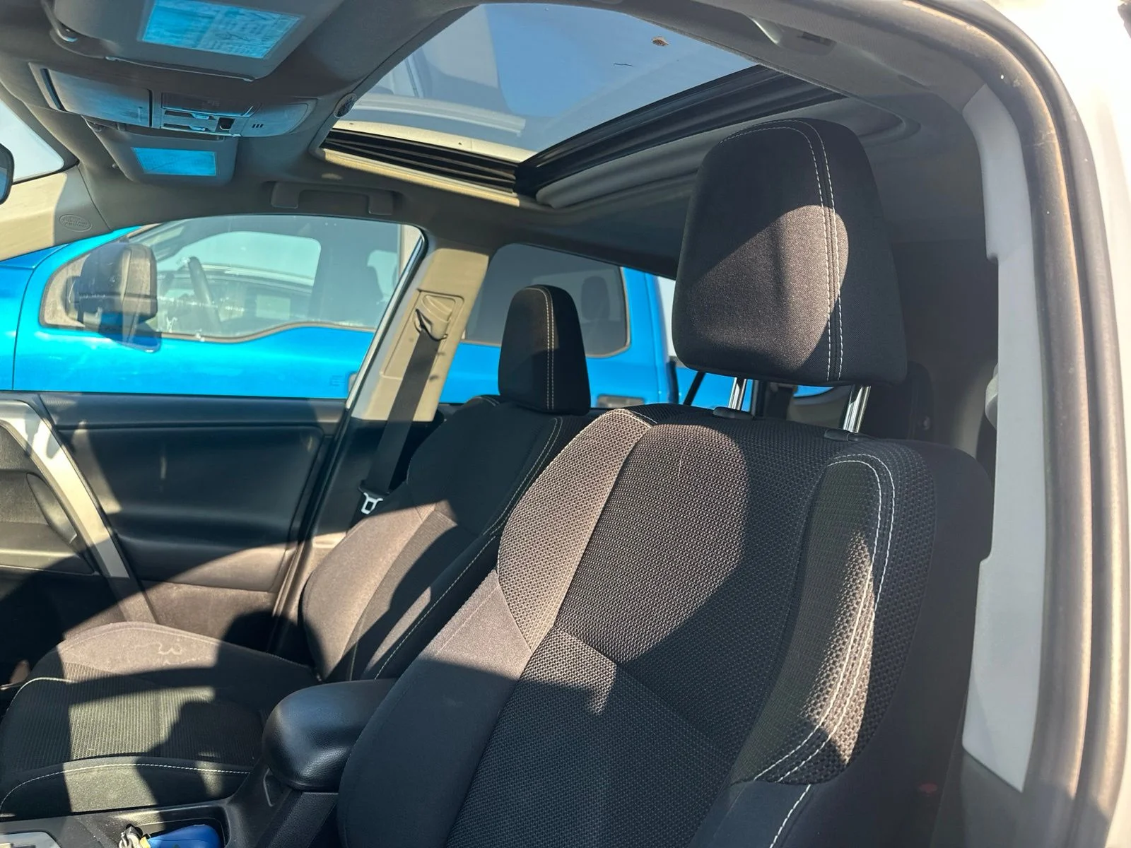 Used 2016 White Toyota XLE image 5