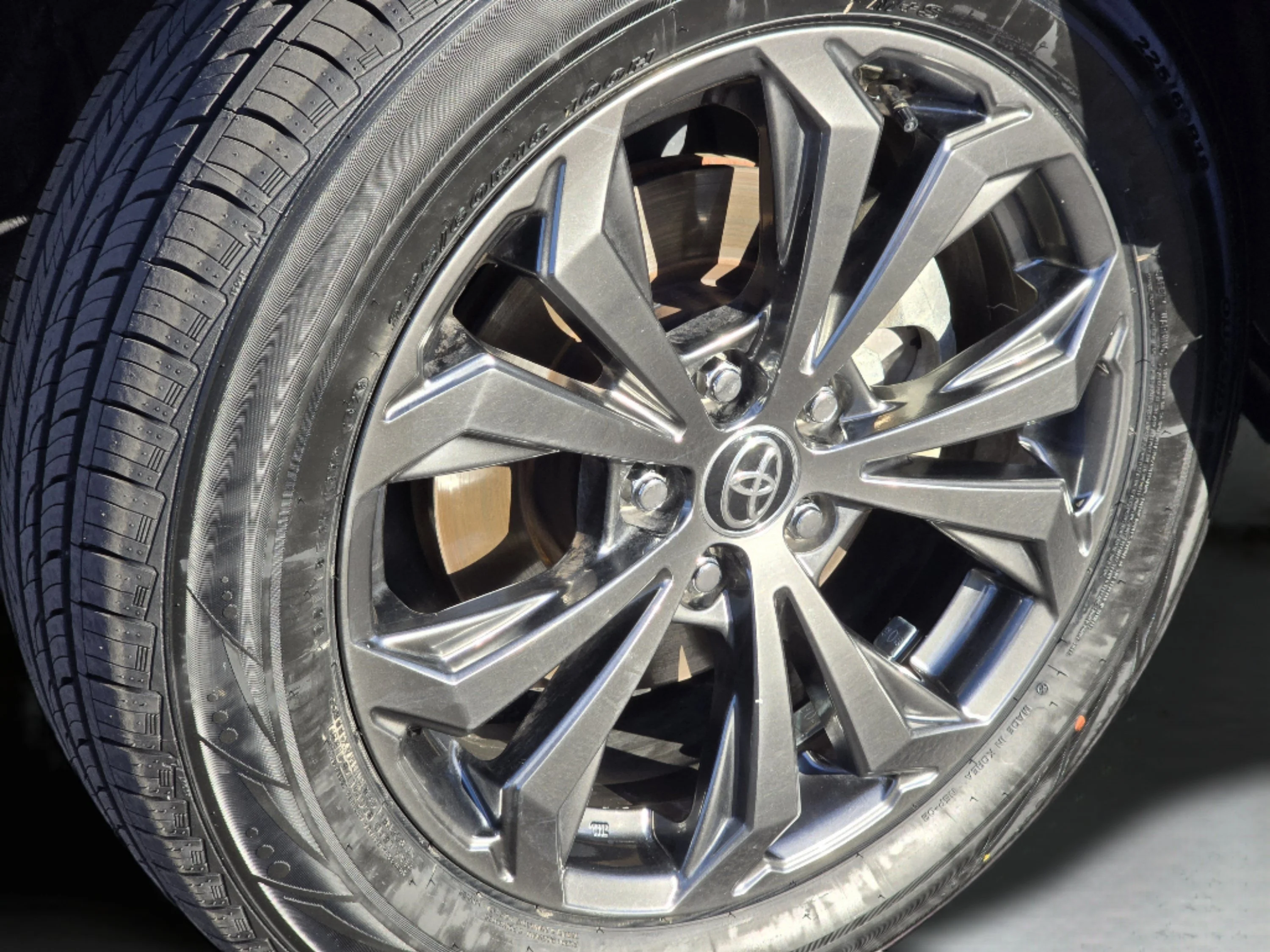 Used 2025 Ruby Flare Pearl Toyota XLE Premium image 26