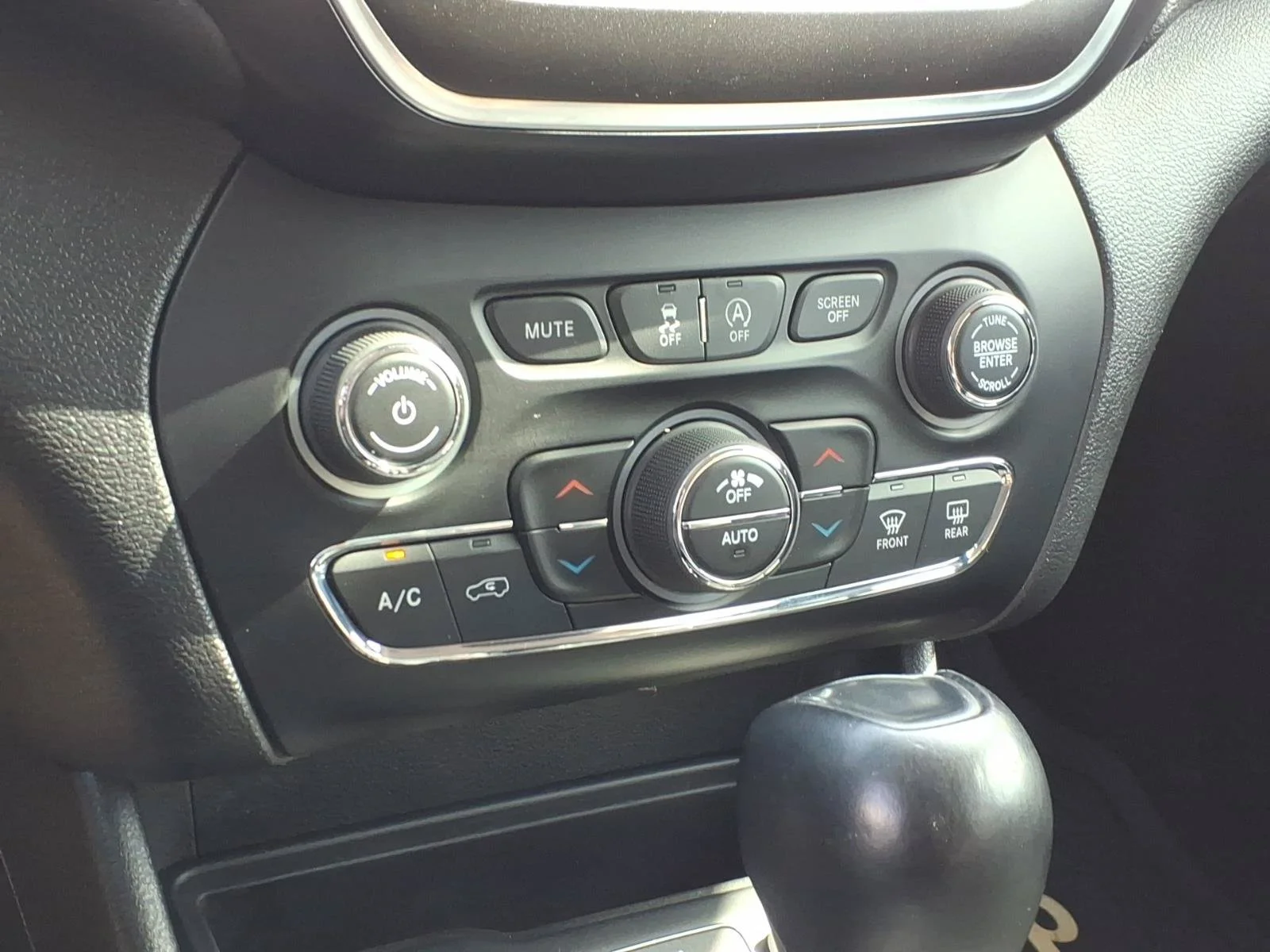 Used 2019 Hydro Blue Pearlcoat Jeep Trailhawk image 22