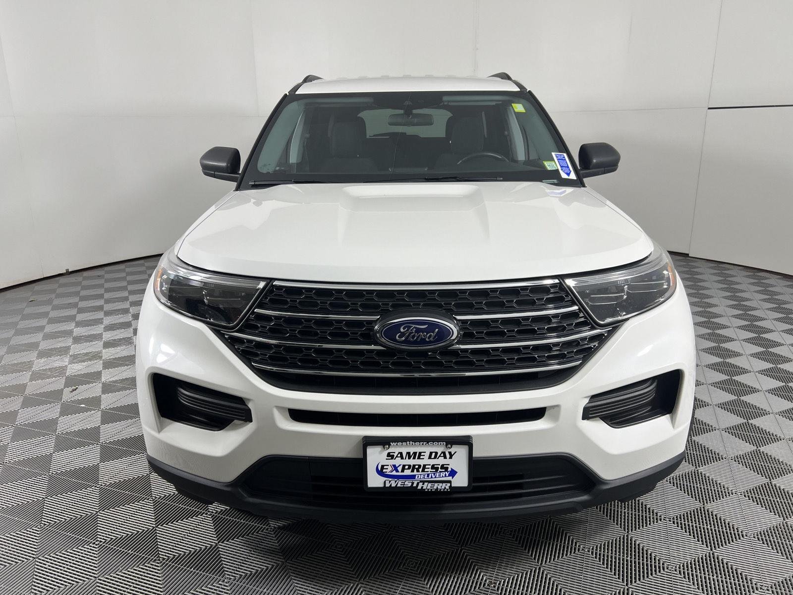 Used 2022 White Metallic Ford XLT image 5
