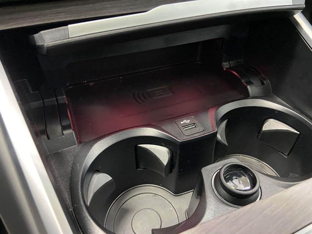 2025 BMW 3 Series 330i - Photo 27