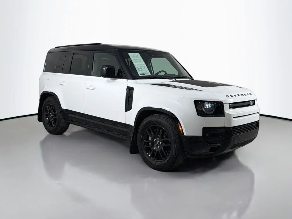 Used 2023 White Land Rover X-Dynamic SE image 3
