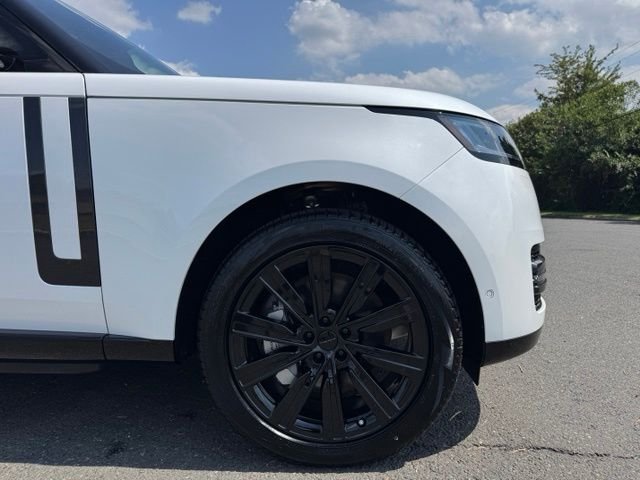 New 2026 Ostuni Pearl White Land Rover SE image 9