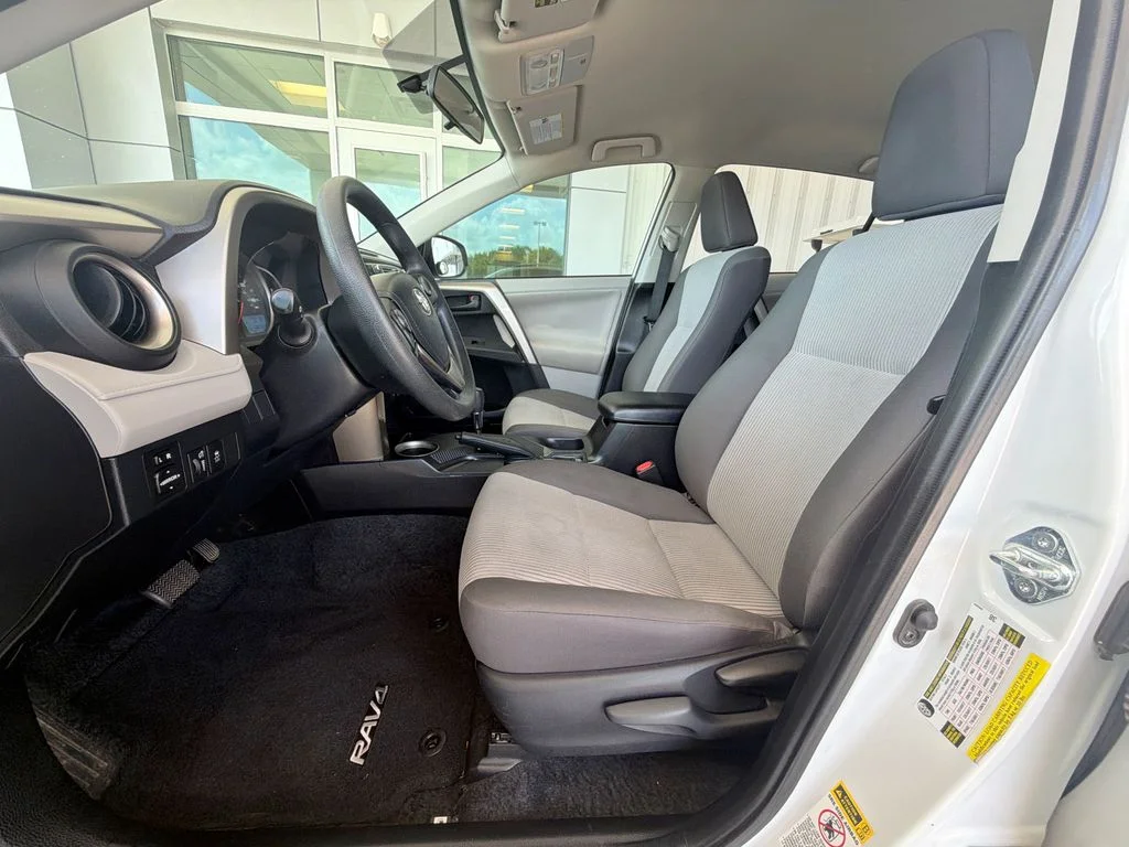 Used 2013 White Toyota LE image 20