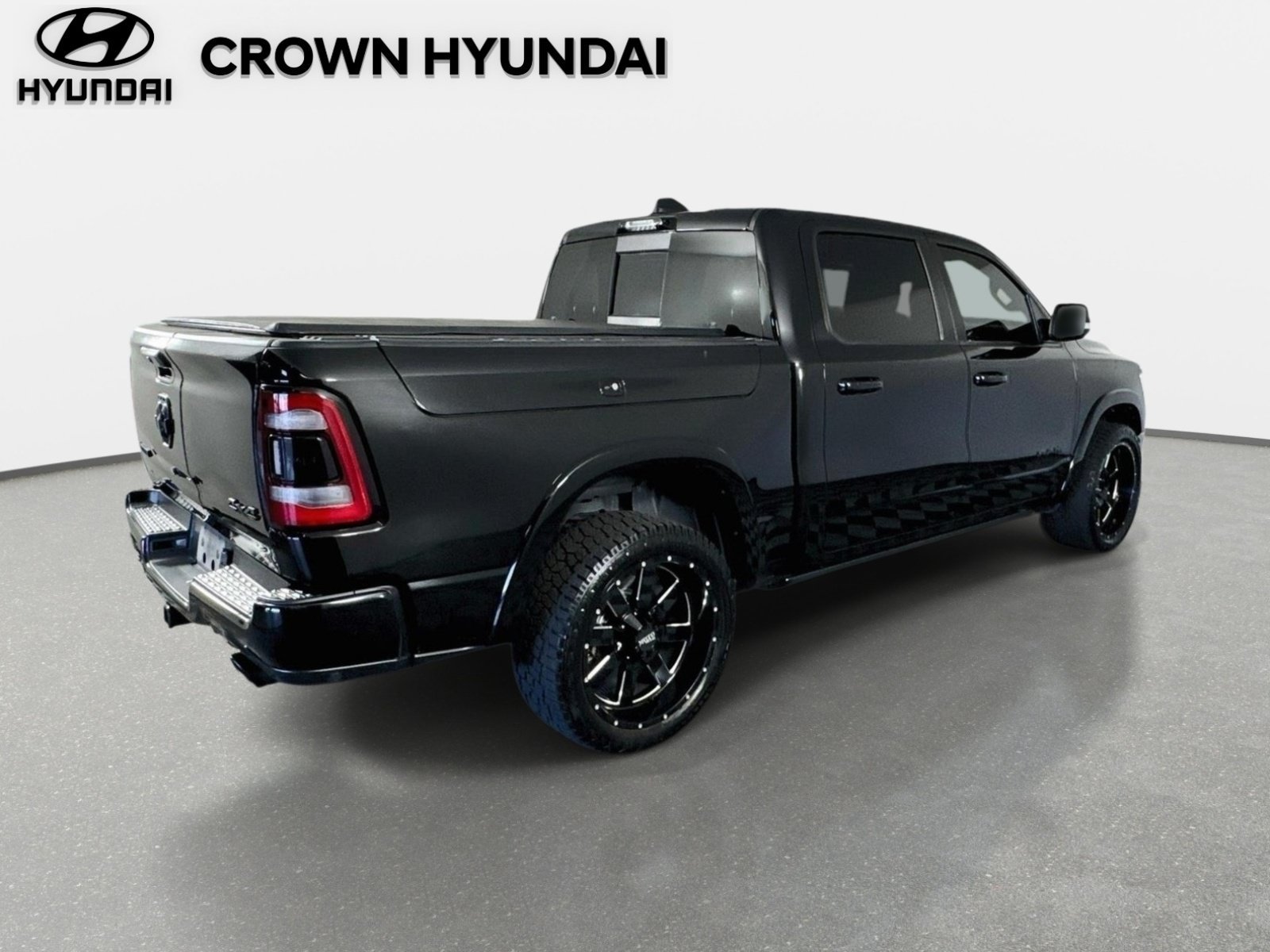 Used 2021 Diamond Black Crystal Pearlcoat Ram Laramie image 5