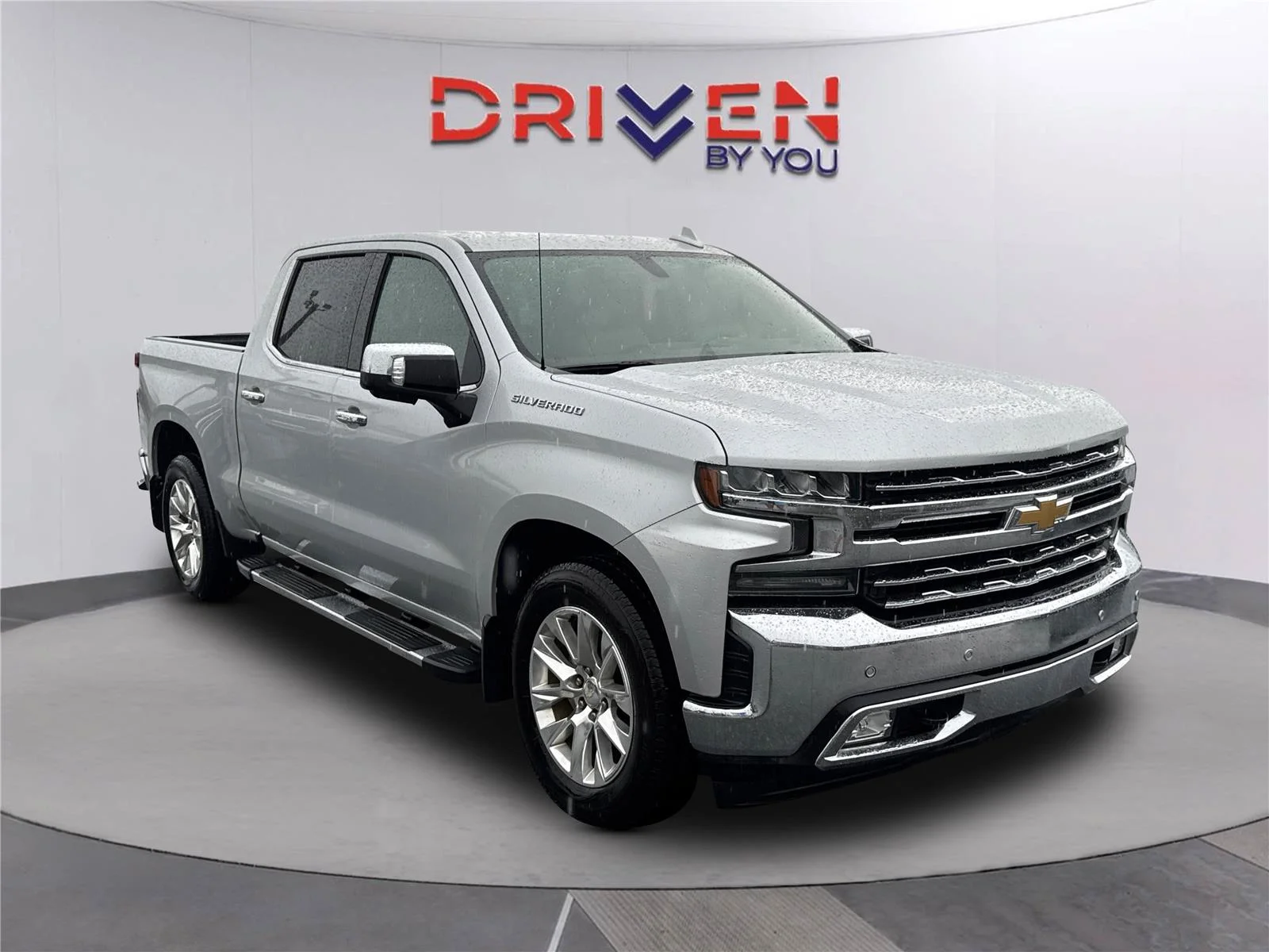 Used 2019 SILVER ICE METALLIC Chevrolet LTZ image 2
