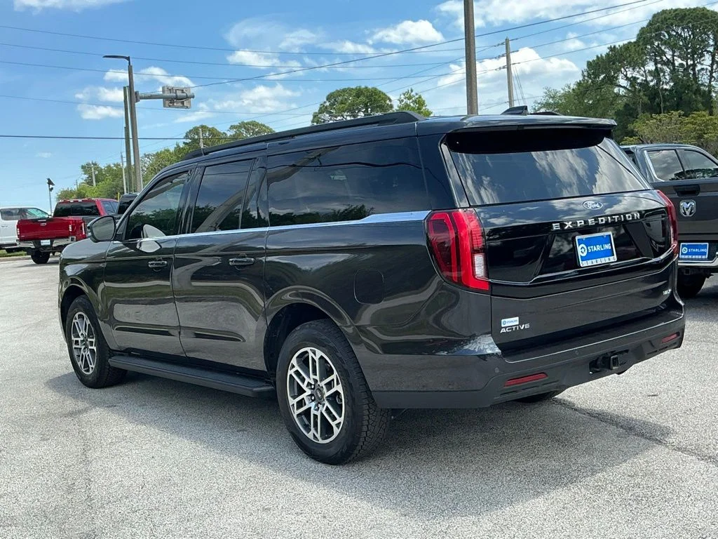 Used 2025 Gray Ford Active image 3