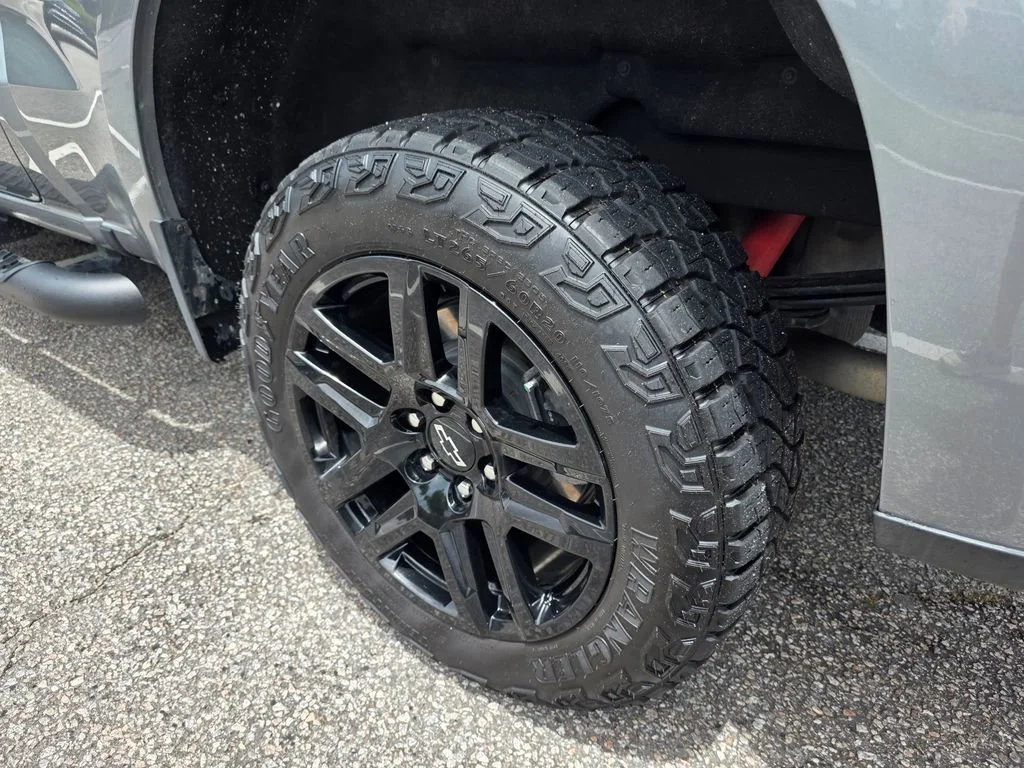 Used 2025 Sterling Gray Metallic Chevrolet LT Trail Boss image 35