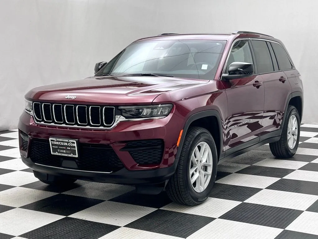 Used 2024 Red Jeep Laredo X image 4