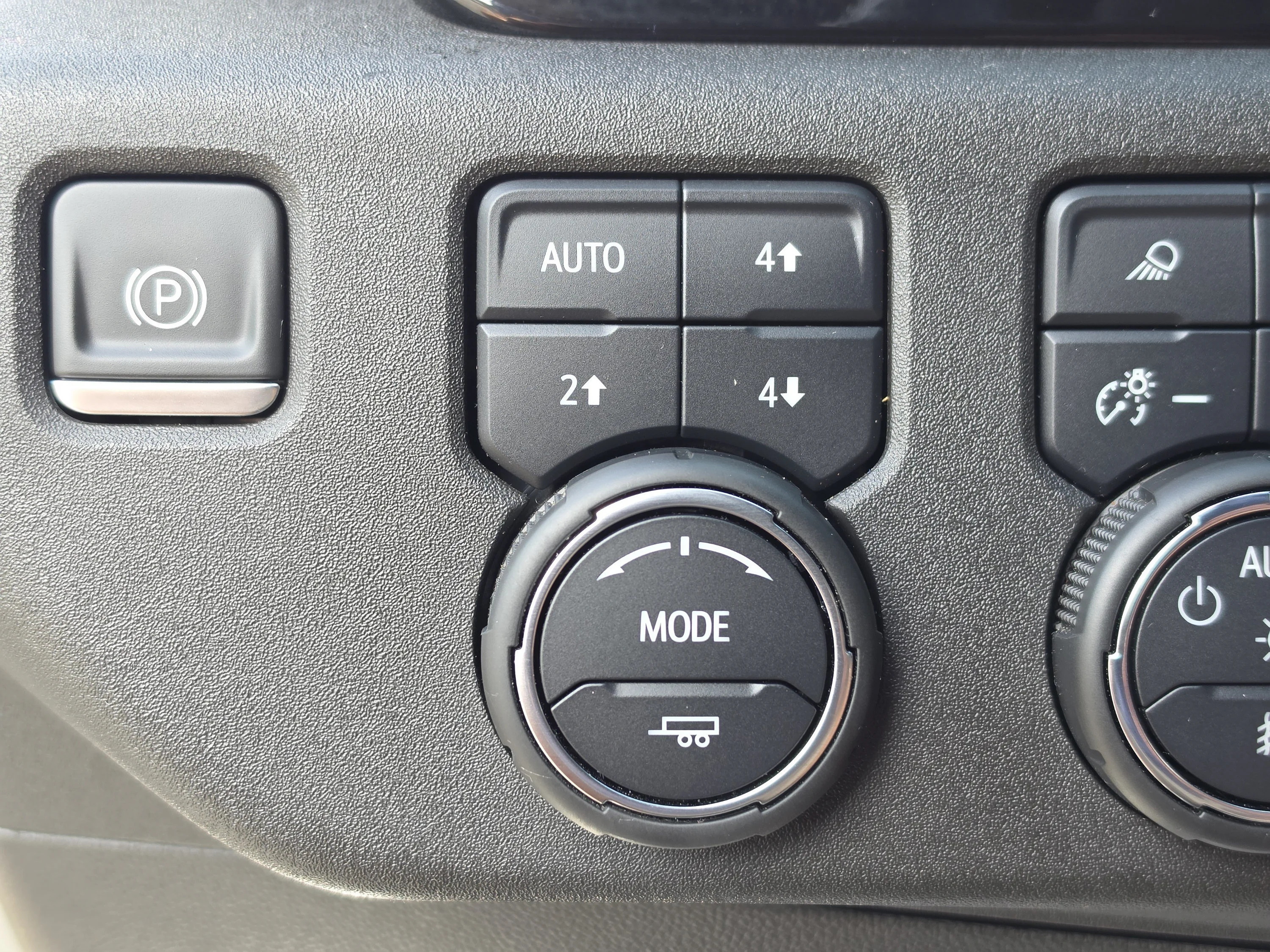 Used 2022 Iridescent Pearl Tricoat Chevrolet High Country image 32