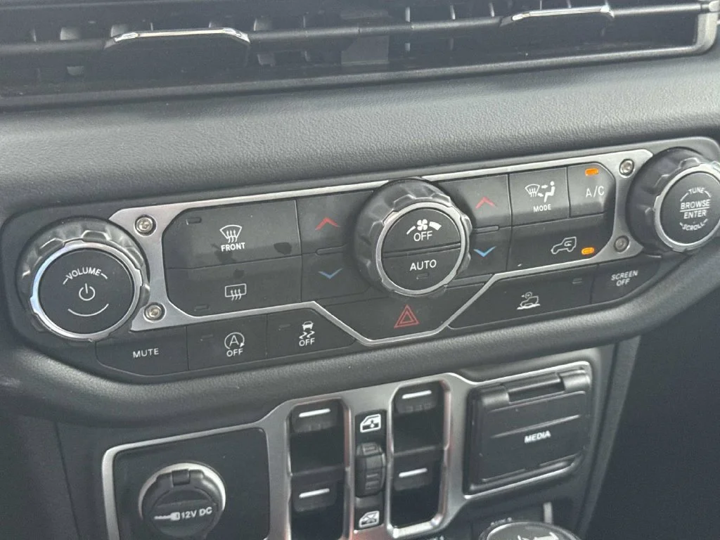 Used 2025 White Jeep Rubicon image 38