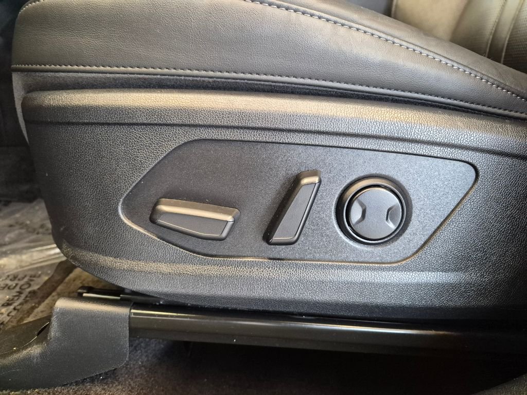 Used 2025 Black Kia EX image 17