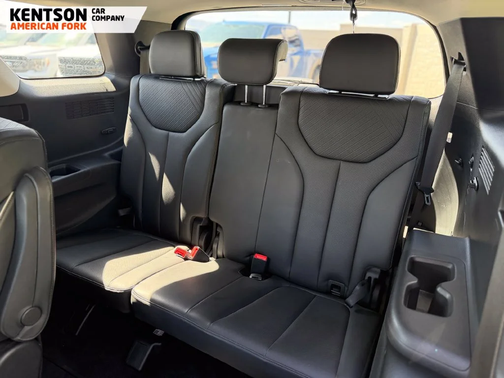 Used 2025 Silver Hyundai SEL image 31
