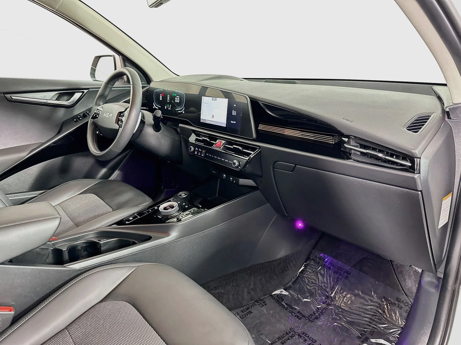 Used 2025 Snow White Pearl Kia EX image 29