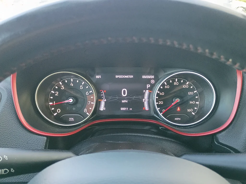 Used 2019 White Clear Coat Jeep Trailhawk image 20