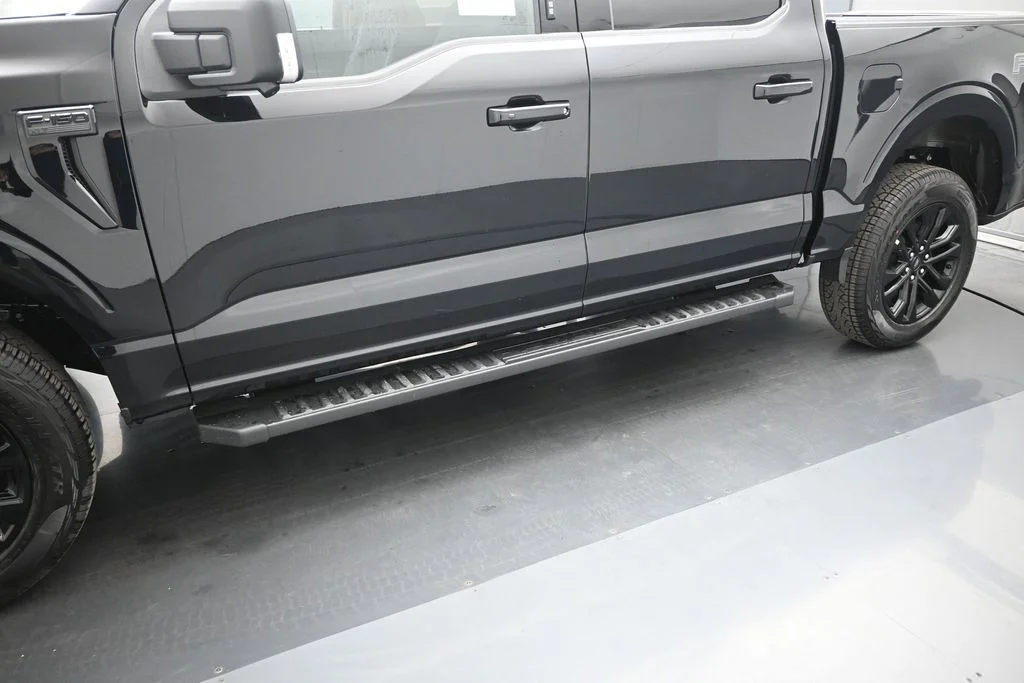 New 2026 Agate Black Metallic Ford XLT image 24