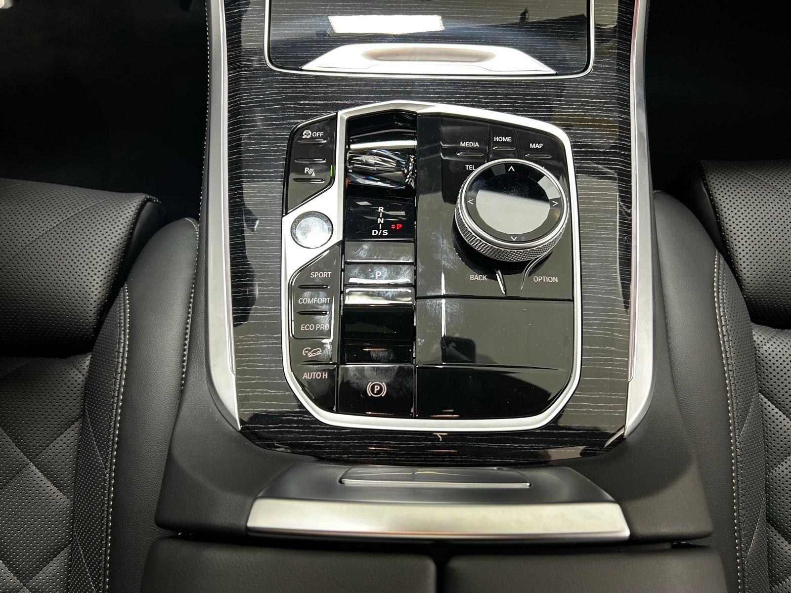 New 2026 Dravit Grey Metallic BMW M60i image 23