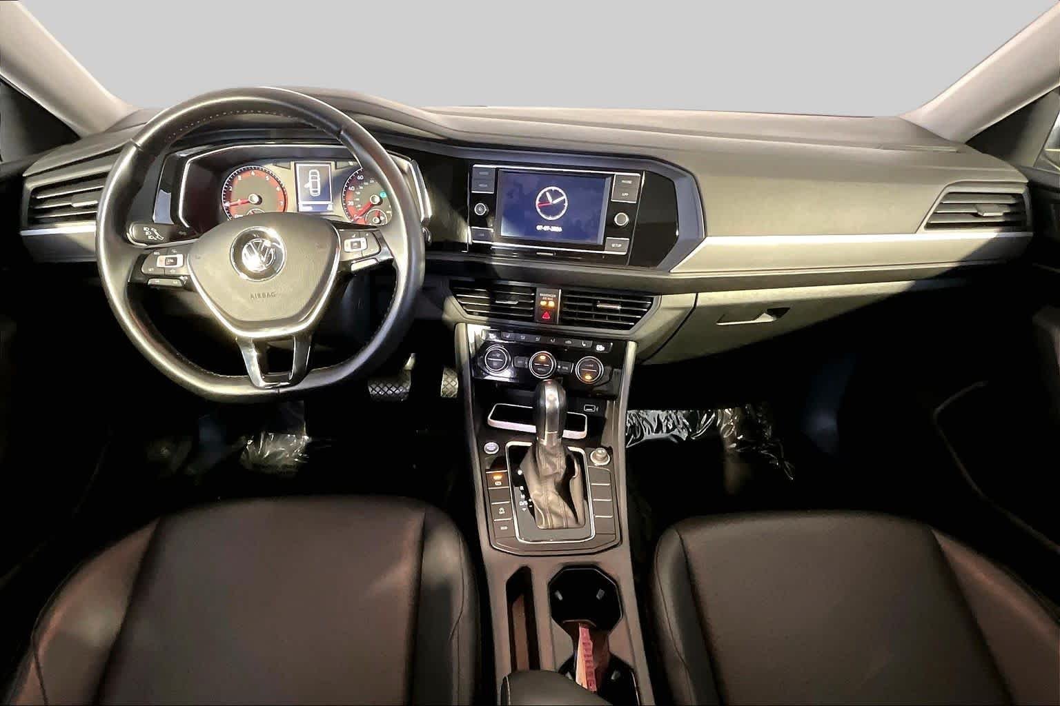 Used 2019 Platinum Gray Metallic Volkswagen SE image 16