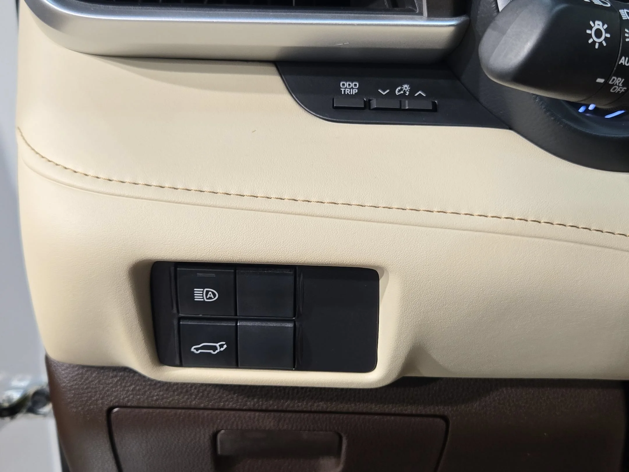 Used 2022 Wind Chill Pearl Toyota XLE image 26