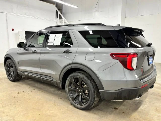 Used 2023 Gray Ford ST-Line image 5