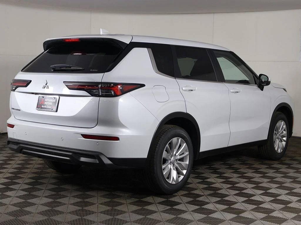 New 2026 White Mitsubishi ES image 11