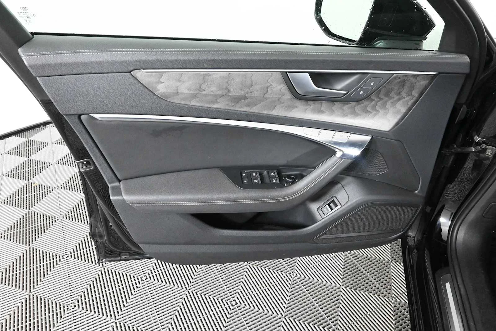 Used 2024 Brilliant Black Audi Premium Plus image 18