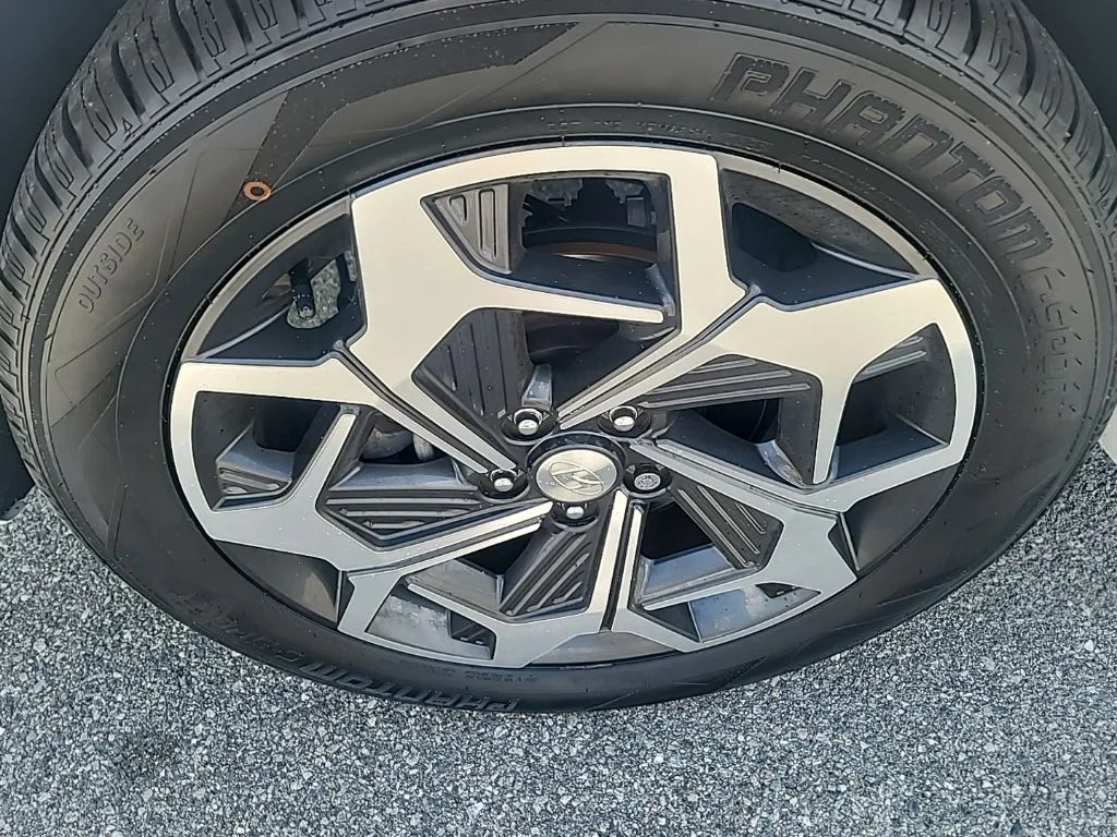 Used 2022 White Hyundai Calligraphy image 8