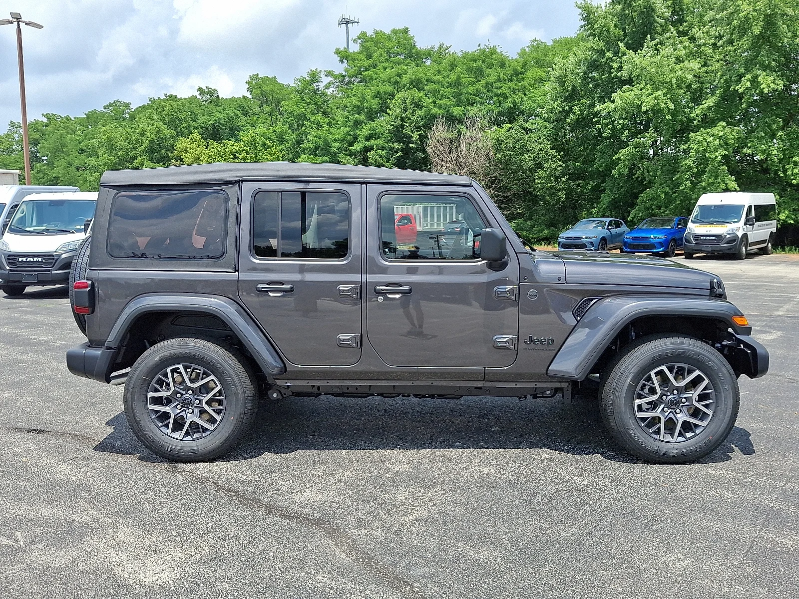 2025 Jeep Wrangler 4-Door Sahara - Photo 9