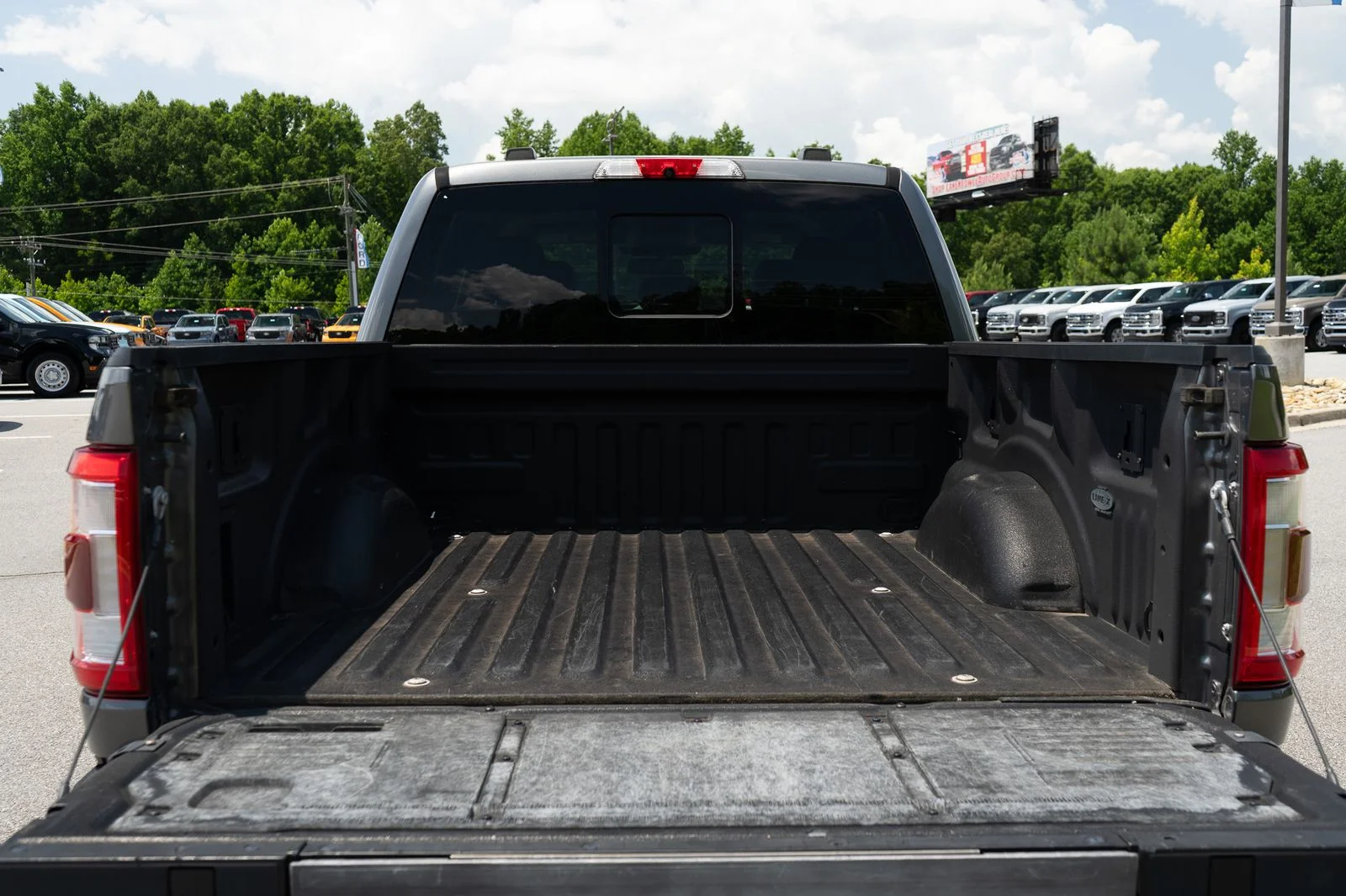 Used 2021 Gray Metallic Ford Lariat image 9