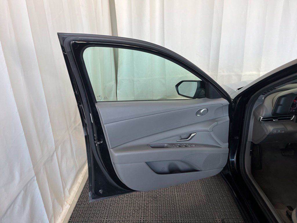 Used 2021 Black Hyundai SEL image 17