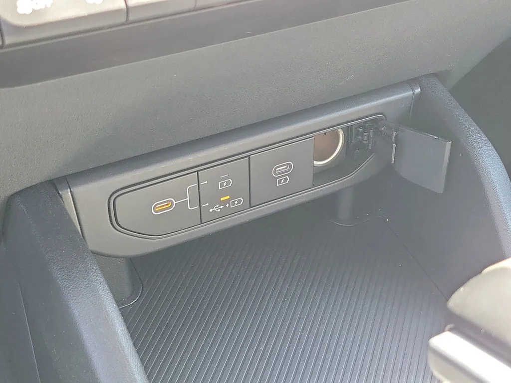 2025 Kia K4 LXS - Photo 30