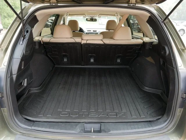 Used 2016 Green Metallic Subaru 2.5i Premium image 10