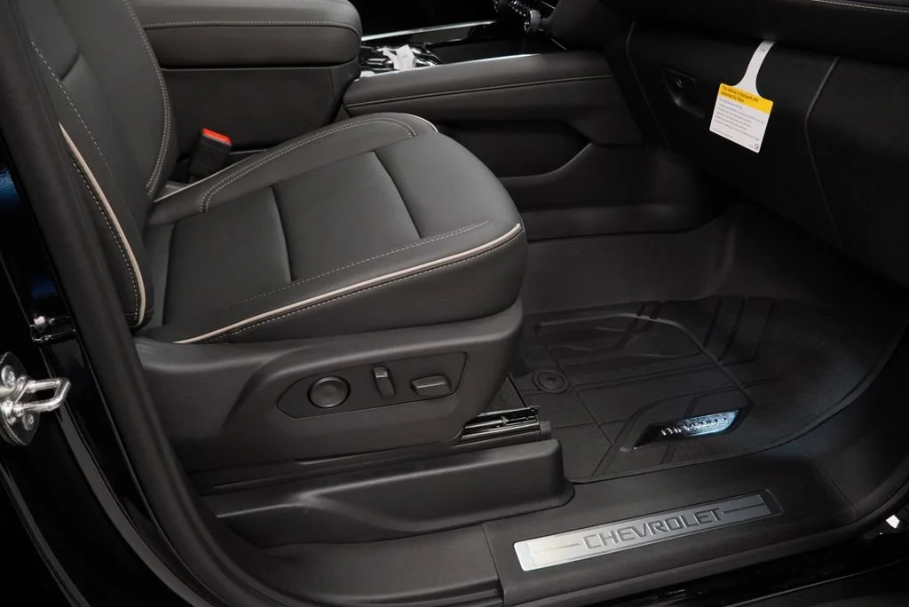 New 2026 Black Chevrolet Premier image 32