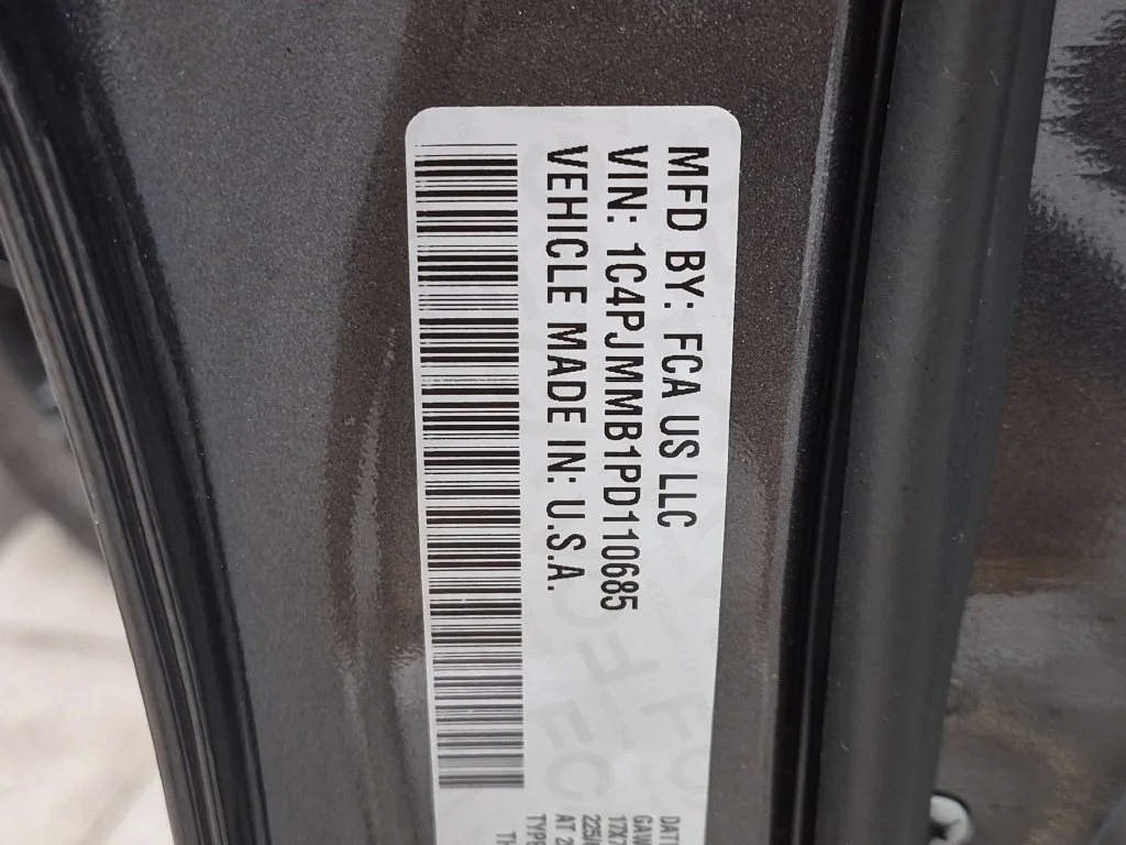Used 2023 Gray Jeep Altitude image 30