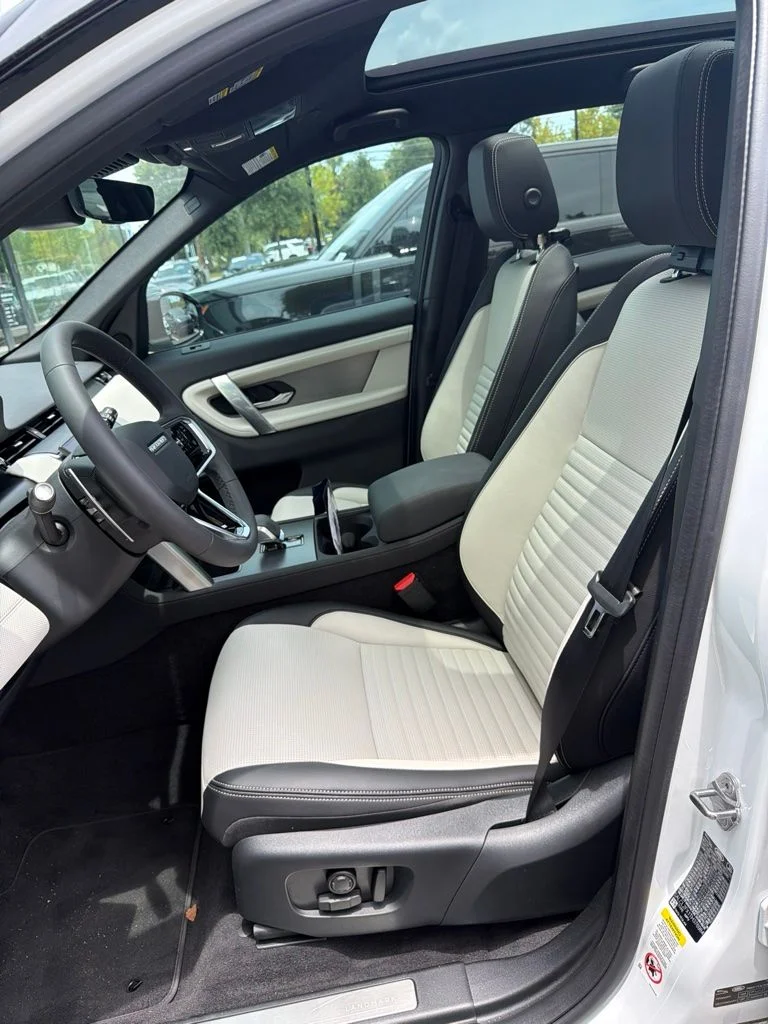 Used 2026  Land Rover Landmark image 5