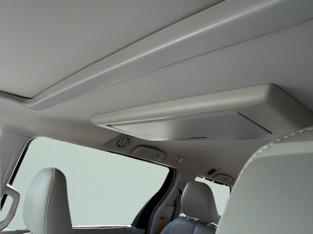 Used 2014 Predawn Gray Mica Toyota XLE image 14