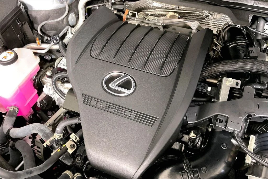 Used 2023  Lexus 350 image 32