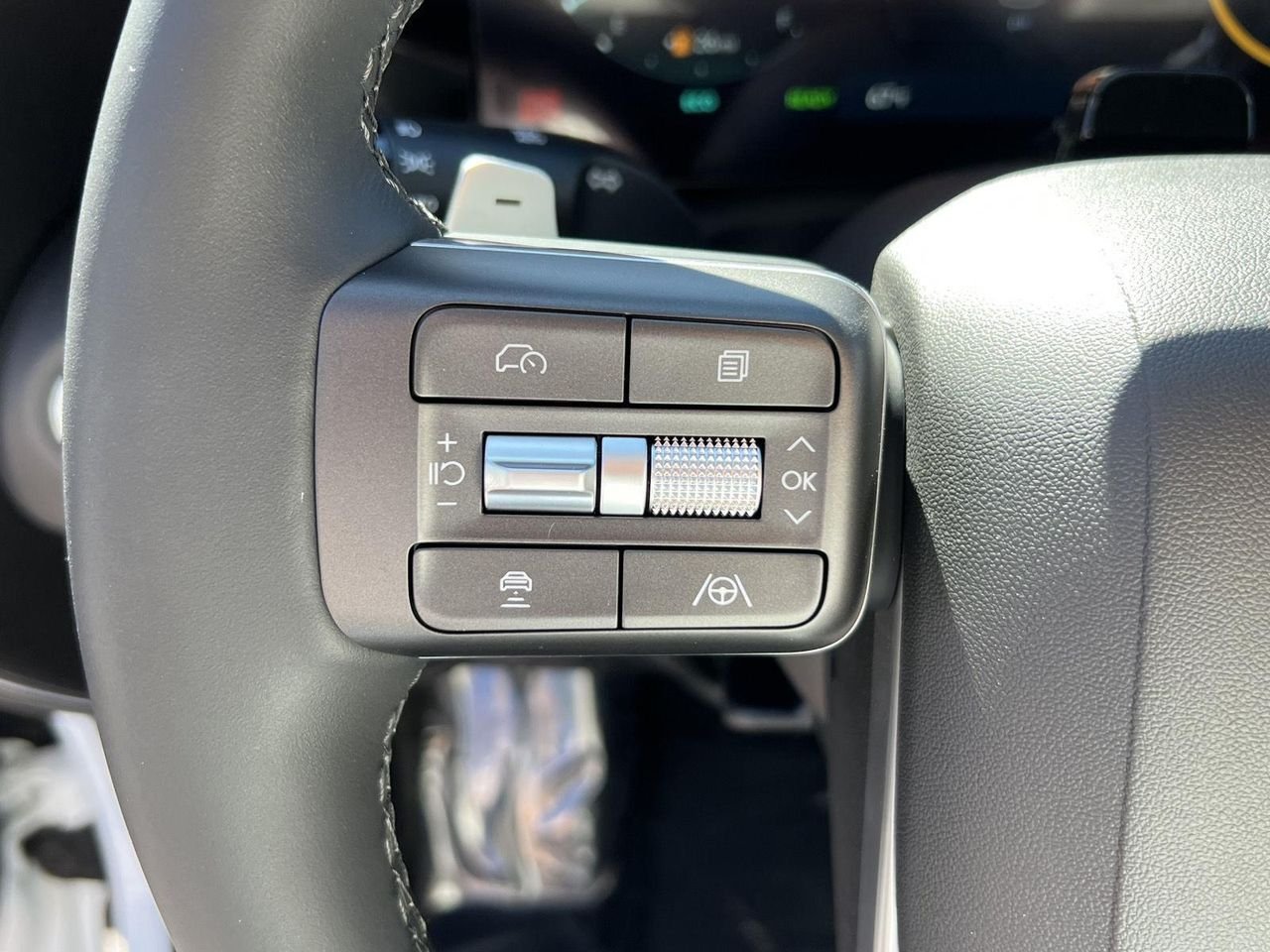 New 2026 Creamy White Pearl Hyundai SEL 8P image 32