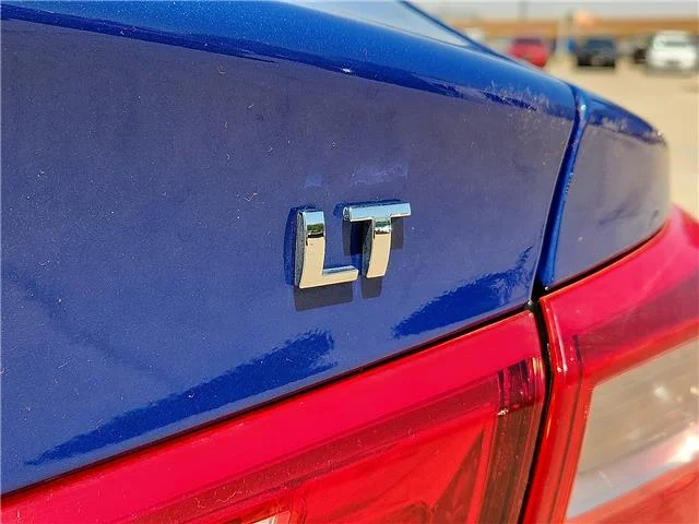 Used 2023 Blue Chevrolet 1LT image 9