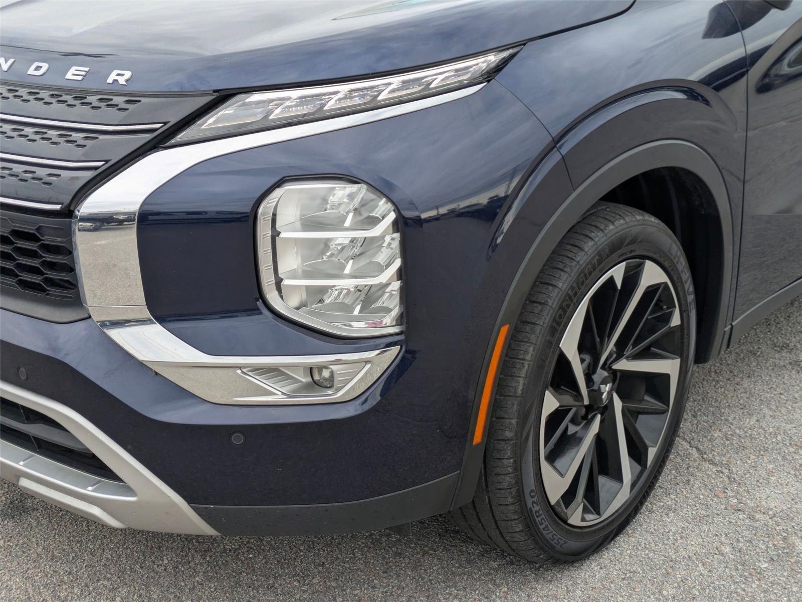 Used 2023 Cosmic Blue Metallic Mitsubishi SE image 9