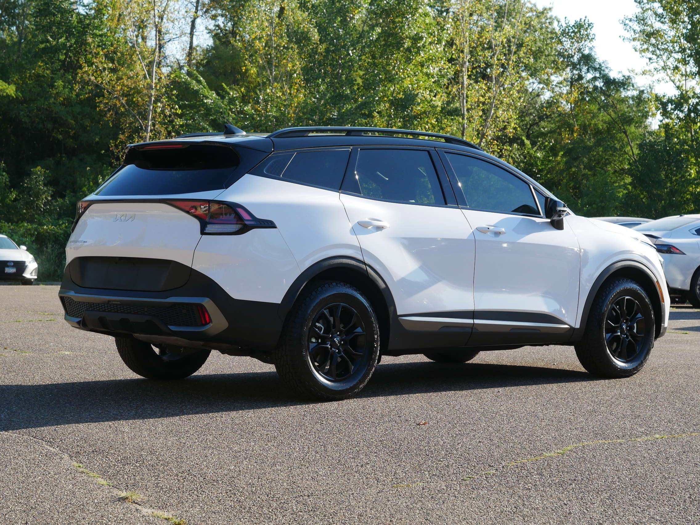 Used 2024 Glacier White Pearl/Ebony Black Roof Kia X-Pro Prestige image 7