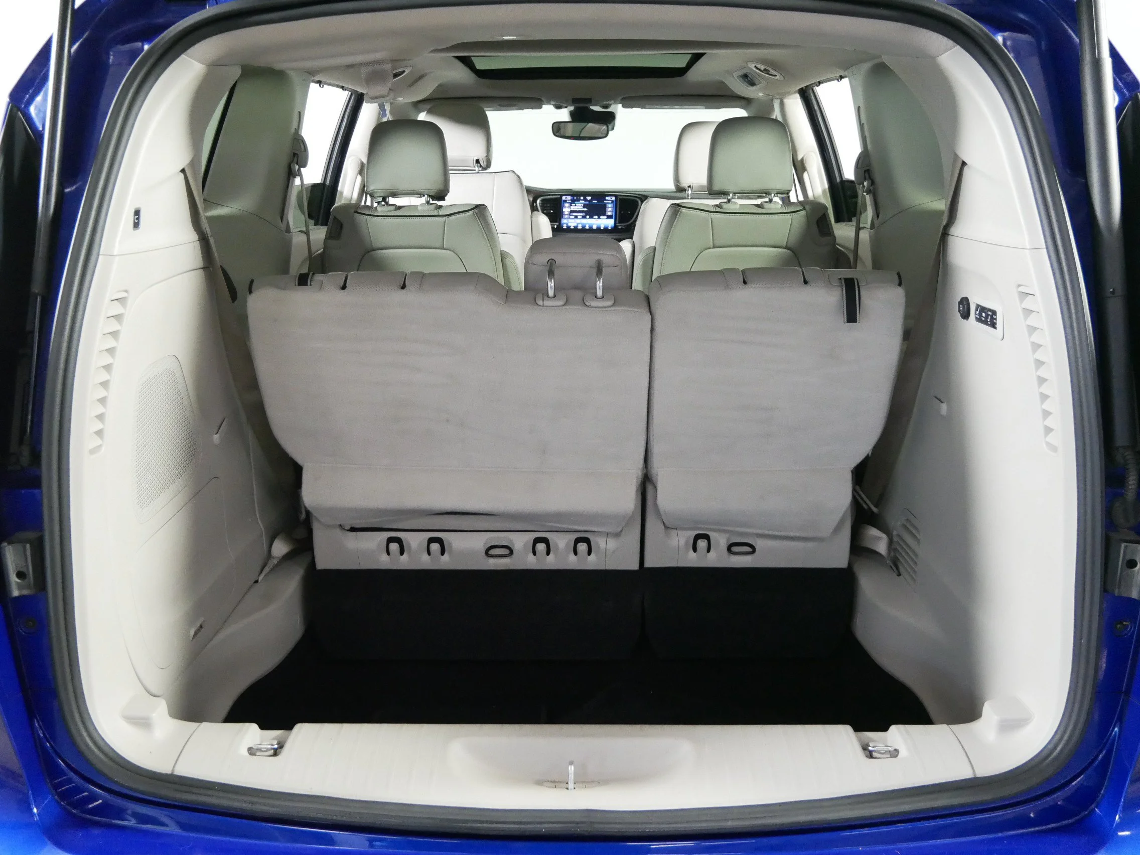 Used 2021 Fathom Blue Pearlcoat Chrysler Limited image 18